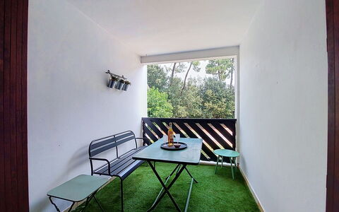 Evasion Marine: Edificio, Pared, Ventana, Barrio Residencial, Barrio, Fachada, Casa, By, Casa, Balcón