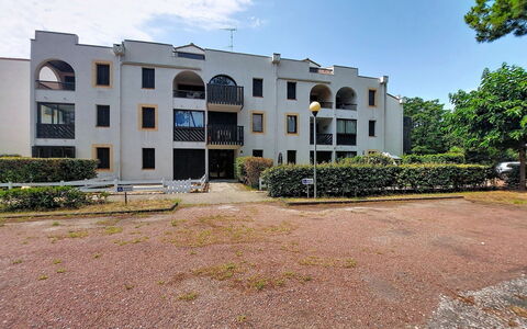Evasion Marine: Edificio, Pared, Ventana, Barrio Residencial, Barrio, Fachada, Casa, By, Casa, Balcón