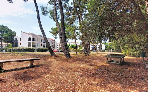 Evasion Marine: Edificio, Pared, Ventana, Barrio Residencial, Barrio, Fachada, Casa, By, Casa, Balcón