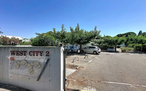 West City Ii: Edificio, Pared, Ventana, Barrio Residencial, Barrio, Fachada, Casa, By, Casa, Balcón