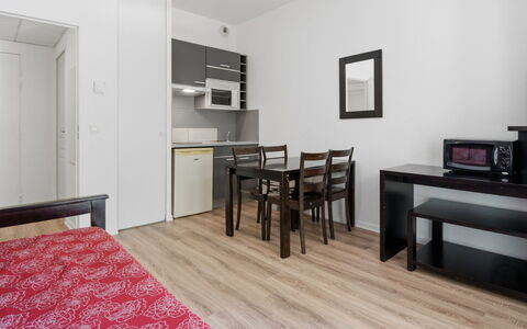Virginia: Piso, Mueble, Suelo, Diseño De Interiores, Habitación, Departamento, Techo, Cama, Suelos De Madera, Habitación