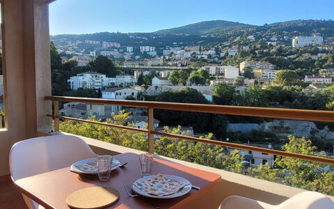 Grasse 637: Barrio Residencial, Departamento, Balcón, Sombra, Silla, Ático, Hotel