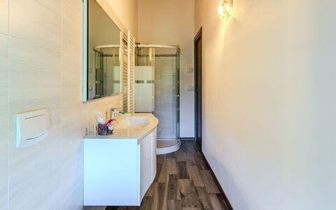 Melissa: Piso, Suelo, Diseño De Interiores, Techo, Encendiendo, Habitación, Arreglo De Tubería, Plomería, Baño, Grifo