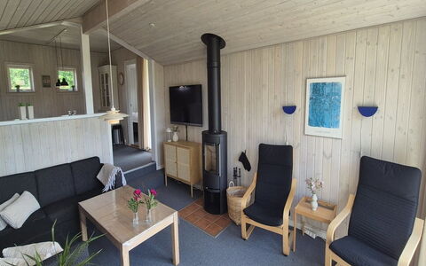 Vinny - 1Km from the Sea: Madera, Mueble, Piso, Diseño De Interiores, Suelo, Techo, Habitación, Silla, Casa, Sala