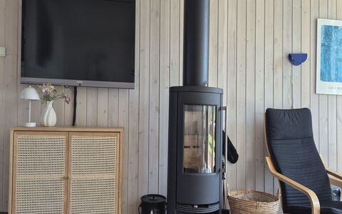 Vinny - 1Km from the Sea: Madera, Mueble, Piso, Suelo, Diseño De Interiores, Suelos De Madera, Sala, Madera Dura, Manchas De Madera, Suelo Laminado