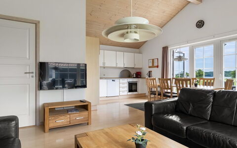 Askatla - 50M to the Fjord: Mueble, Diseño De Interiores, Sofá, Piso, Madera, Techo, Suelo, Sala, Habitación, Mesa