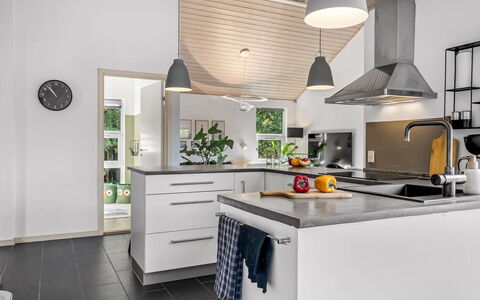 Ozrenka - from the Sea: Cocina, Mostrador, Mueble, Diseño De Interiores, Piso, Aparato De Cocina, Gabinetes, Lámpara, Techo, Electrodoméstico