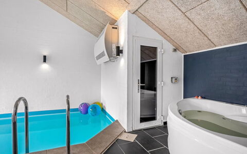 Ozrenka - from the Sea: Arreglo De Tubería, Piso, Suelo, Diseño De Interiores, Techo, Bañera, Material Compuesto, Plomería, Baño, Habitación