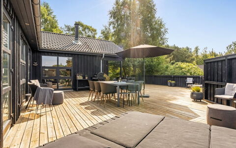 Ozrenka - from the Sea: Madera, Techo, Casa, Cubierta, Cabaña, Porche, Madera Dura, Sombra, Inmuebles, Patio Interior