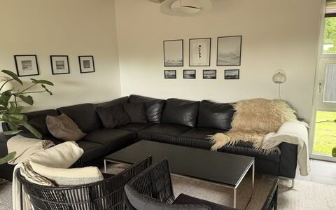 Ozrenka - from the Sea: Mueble, Sofá, Diseño De Interiores, Piso, Suelo, Madera, Sala, Casa, Encendiendo