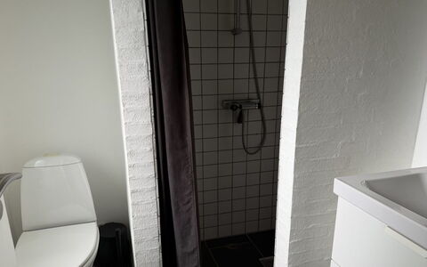 Ozrenka - from the Sea: Pared, Arreglo De Tubería, Baño, Suelo, Piso, Baño, Plomería, Diseño De Interiores, Asiento Del Baño, Habitación