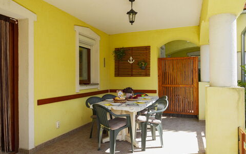 Times: Barrio Residencial, Vía Muerta, Ventana De Guillotina, Cerca, Balcón, Entrada De Coches, Inicio De Esgrima, Portón