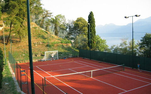 Robilant: Pista De Tenis, Red, Sombra, Tenis, Piscina, Deporte De Raqueta, Césped Artificial, Cerca