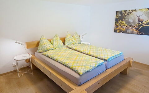 Ferienwohnung Enzian: Madera, Diseño De Interiores, Piso, Mueble, Habitación, Madera Dura, Manchas De Madera, Cama, Suelos De Madera, Marco De La Cama