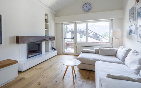 Casa Curnera 8: Diseño De Interiores, Mueble, Piso, Suelo, Sofá, Madera, Techo, Suelos De Madera, Sala, Habitación