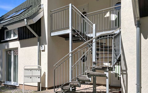 Tonis Strandidyll: Escalera, Pretil, Material Compuesto, Balaustre, Metal, Balcón, Acero, Manchas De Madera, Madera Dura