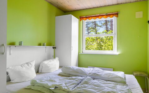 Oke - 1.2Km from the Sea: Diseño De Interiores, Pared, Habitación, Mueble, Madera, Cama, Techo, Suelo, Piso, Sábana