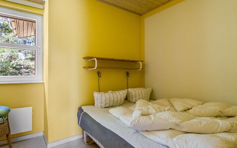 Oke - 1.2Km from the Sea: Cama, Diseño De Interiores, Pared, Habitación, Suelo, Madera, Mueble, Sábana, Piso, Amarillo