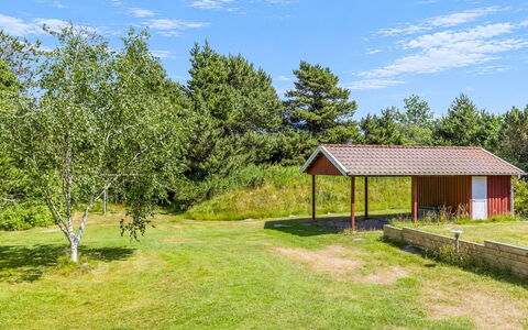 Oke - 1.2Km from the Sea: Hierba, Arbusto, El Terreno Del Lote, Cabaña, Área Rural, Jardín, Cobertura Del Suelo, Edificios Del Jardín, Cobertizo, Prado