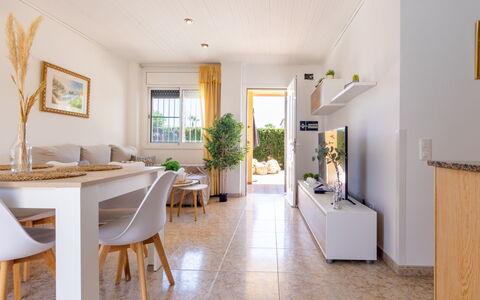 Lisa: Diseño De Interiores, Piso, Mueble, Suelo, Casa, Departamento, Sala, Cocina Y Comedor Mesa, Habitación, Silla