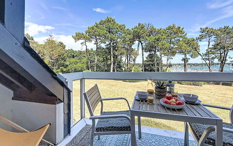 Les Terrasses du Port: Silla, Mueble Para Exteriores, Sombra, Balcón, Eco Hotel, Pretil