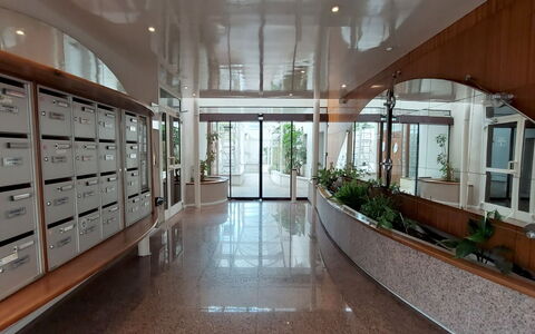 Hotel de Ville: Mueble, Cocina Y Comedor Mesa, Silla, Suelo, Mar, Balcón, Oceano, Recurso, Eco Hotel, Comedor