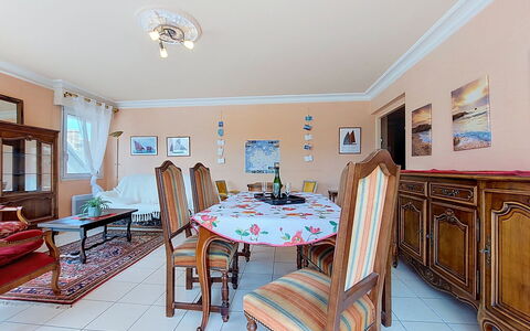 Hotel de Ville: Mueble, Cocina Y Comedor Mesa, Silla, Suelo, Mar, Balcón, Oceano, Recurso, Eco Hotel, Comedor