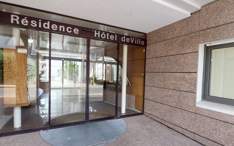 Hotel de Ville: Mueble, Cocina Y Comedor Mesa, Silla, Suelo, Mar, Balcón, Oceano, Recurso, Eco Hotel, Comedor