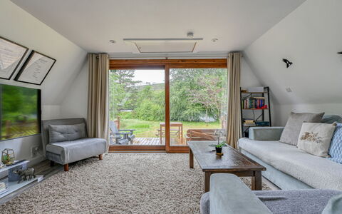 Loch Oich View (Lodge 6): Mueble, Diseño De Interiores, Piso, Madera, Sofá, Suelo, Sala, Techo, Casa, Habitación