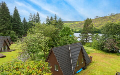 Loch Oich View (Lodge 6): Paisaje, Área Rural, Cabaña, Hill Station, Jardín, Cuarto De Troncos, Yarda, Parque, Edificios Del Jardín
