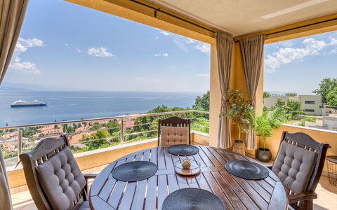 Judy: Mueble, Cocina Y Comedor Mesa, Silla, Suelo, Mar, Balcón, Oceano, Recurso, Eco Hotel, Comedor
