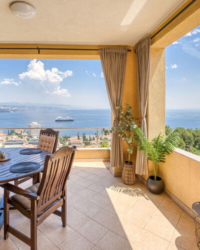 Judy: Mueble, Cocina Y Comedor Mesa, Silla, Suelo, Mar, Balcón, Oceano, Recurso, Eco Hotel, Comedor