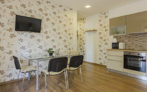 Patti 1: Mueble, Cocina Y Comedor Mesa, Silla, Suelo, Mar, Balcón, Oceano, Recurso, Eco Hotel, Comedor