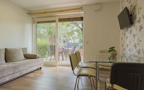 Patti 1: Mueble, Cocina Y Comedor Mesa, Silla, Suelo, Mar, Balcón, Oceano, Recurso, Eco Hotel, Comedor