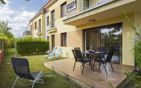 Patti 1: Mueble, Cocina Y Comedor Mesa, Silla, Suelo, Mar, Balcón, Oceano, Recurso, Eco Hotel, Comedor
