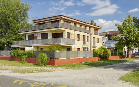 Patti 1: Mueble, Cocina Y Comedor Mesa, Silla, Suelo, Mar, Balcón, Oceano, Recurso, Eco Hotel, Comedor