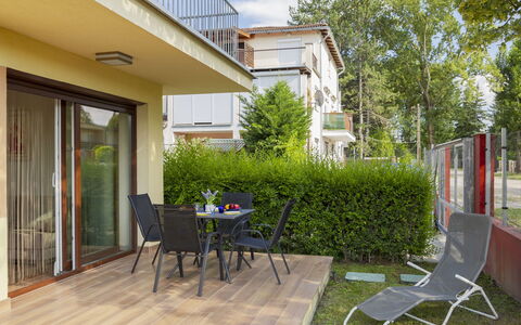 Patti 1: Mueble, Cocina Y Comedor Mesa, Silla, Suelo, Mar, Balcón, Oceano, Recurso, Eco Hotel, Comedor