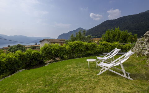 Casa Torre Il Castello: Mueble, Cocina Y Comedor Mesa, Silla, Suelo, Mar, Balcón, Oceano, Recurso, Eco Hotel, Comedor