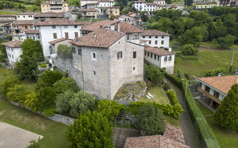 Casa Torre Il Castello: Mueble, Cocina Y Comedor Mesa, Silla, Suelo, Mar, Balcón, Oceano, Recurso, Eco Hotel, Comedor
