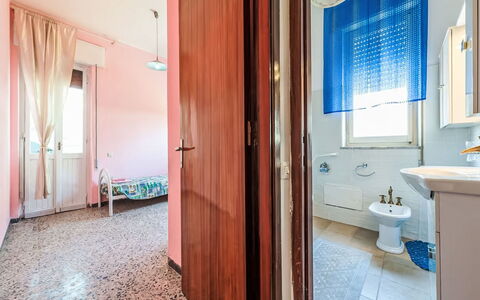 Villetta Luisa: Mueble, Cocina Y Comedor Mesa, Silla, Suelo, Mar, Balcón, Oceano, Recurso, Eco Hotel, Comedor