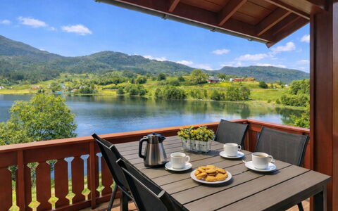Vasselbu: Mueble, Cocina Y Comedor Mesa, Silla, Suelo, Mar, Balcón, Oceano, Recurso, Eco Hotel, Comedor
