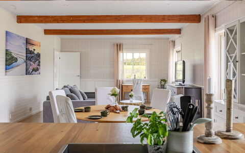 Onsjö: Mueble, Cocina Y Comedor Mesa, Silla, Suelo, Mar, Balcón, Oceano, Recurso, Eco Hotel, Comedor