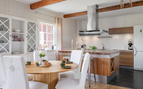 Onsjö: Mueble, Cocina Y Comedor Mesa, Silla, Suelo, Mar, Balcón, Oceano, Recurso, Eco Hotel, Comedor