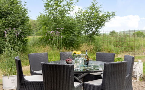 Onsjö: Mueble, Cocina Y Comedor Mesa, Silla, Suelo, Mar, Balcón, Oceano, Recurso, Eco Hotel, Comedor