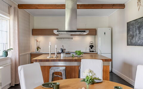 Onsjö: Mueble, Cocina Y Comedor Mesa, Silla, Suelo, Mar, Balcón, Oceano, Recurso, Eco Hotel, Comedor