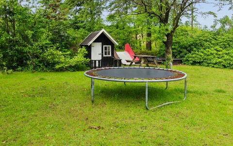 Maini - 30Km from the Sea: Hierba, Trampolín, Cama Elástica - Material Y Suministros, Jardín, Césped, Yarda, Patio Interior, Parque, Sombra