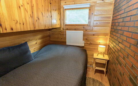 Whispering Woods: Madera, Suelo, Diseño De Interiores, Piso, Habitación, Cama, Habitación, Techo, Manchas De Madera, Madera Dura