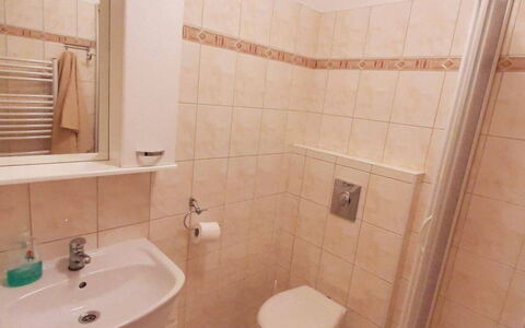 Sylva: Piso, Suelo, Baño, Arreglo De Tubería, Diseño De Interiores, Lavabo Del Baño, Plomería, Lavabo, Loseta, Habitación