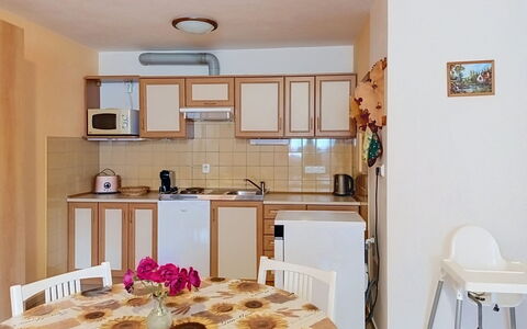 Sylva: Mueble, Diseño De Interiores, Madera, Piso, Suelo, Habitación, Cocina, Techo, Silla, Departamento