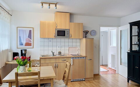 Hohe Kiefern: Mueble, Diseño De Interiores, Piso, Madera, Suelo, Cocina, Habitación, Silla, Mesa, Encendiendo